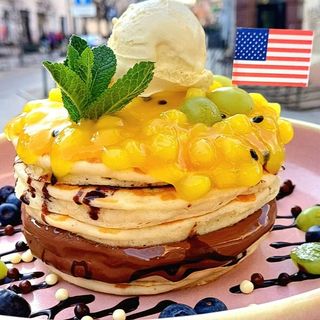 Pankejki z Marakują, serkiem waniliowym, sosem czekoladowym