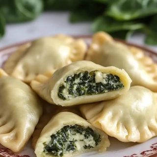 PIEROGI ZE SZPINAKIEM