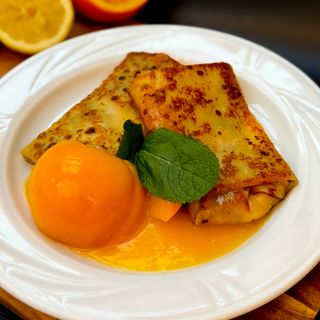 Naleśniki z serem i brzoskwiniami