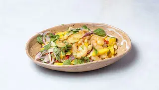 Sałatka z mango i krewetkami