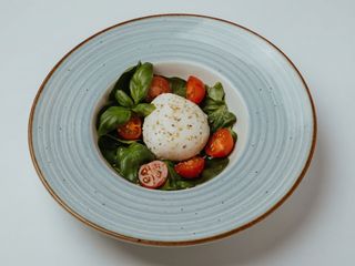 Burrata sałatka