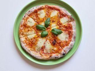 Pizza specjalna Złota pizza z jadalnym złotem 42cm
