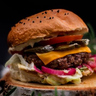 Burger T-Classic + Tymbark Owocowy 250 ml