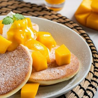 Pankejki z Marakują, serkiem waniliowym, sosem białej czekolady