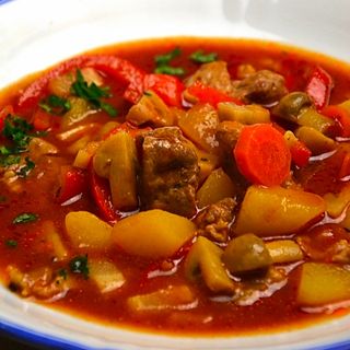 Zupa Gulaszowa z grzankami