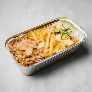 Kurczak lub cielęcina z sałatką feta