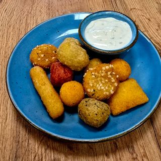 Mix Panierowanych Serków  + DIP 