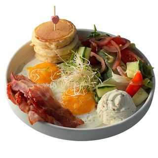 Śniadanie Mom's Cake Bekon