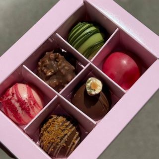 Box Mini czekoladek dubajskich 6 szt 