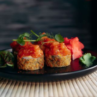 Ryżorolka tatar z łososia tempura