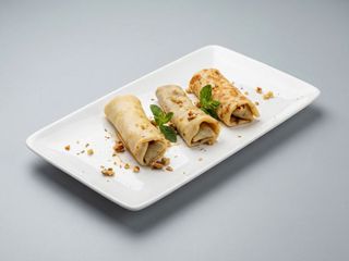 Naleśniki z twarogiem i jagodami leśnymi