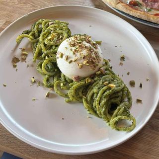 Bigoli pistacjowe z Burratą