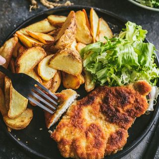 schabowy z ziemniakami opiekanymi