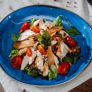 Sałatka z karmelizowaną gruszką