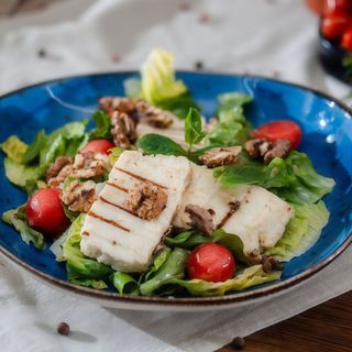 Sałatka z serem halloumi