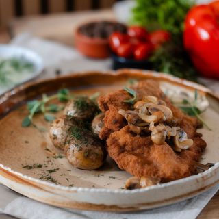 Kotlet schabowy z kością