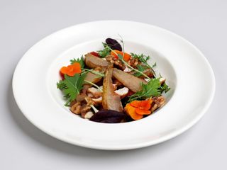 Sałatka z karmelizowaną gruszką VEGE