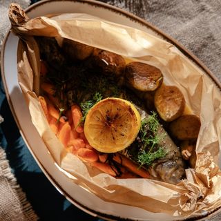 PIECZONY PSTRĄG NA PAPILOCIE