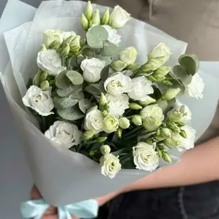 Bukiet n.111  Florystyczny z eustomy i ewkalipta 