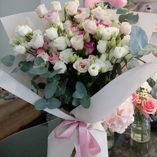 Bukiet n.18 z Eustomy biało -rózowej 11 szt