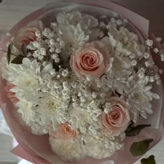 Bukiet n.19 z róży i gipsówki