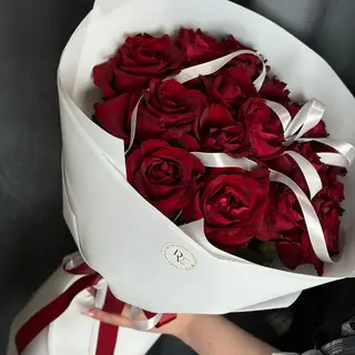 Bukiet n. 26 z czerwonej róży 17 szt 