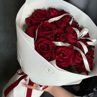 Bukiet n. 26 z czerwonej róży 17 szt