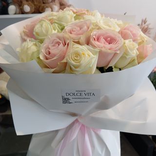 Bukiet n.43 z Róży biało -różowe 17 szt