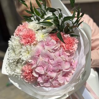 Bukiet n.44  z Hortensji różowej z dodatkami