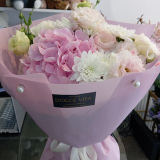 Bukiet n.56  z Hortensii, róży i eustomy 