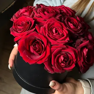 21-  FlowerBox z różami czerwonymi