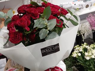 Bukiet n.155  z Róży goląskowej  czerwonej z ewkaliptem