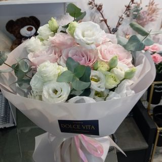 Bukiet n.9 z różą i eustomą