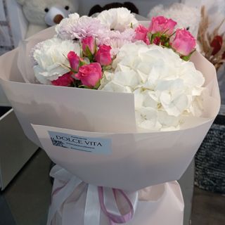 Bukiet n.112  Florystyczny Koliorowy z Hortensią