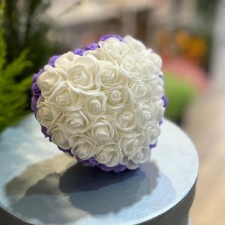 Serduszko z różyczek fioletowo-bialy (XS)