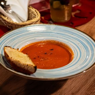 Krem z pomidorów z parmezanem