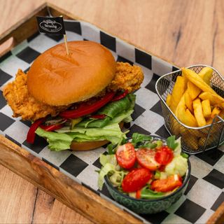 Strzecha burger z kurczakiem