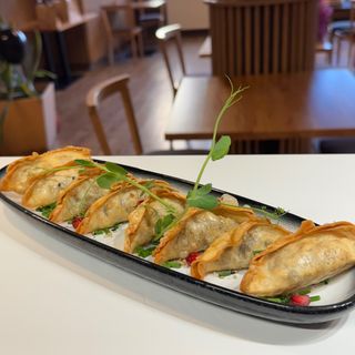 Gyoza z grzybami i kurczakiem 8 szt.