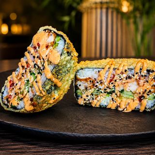 Burger sushi z chrupiącym kurczakiem