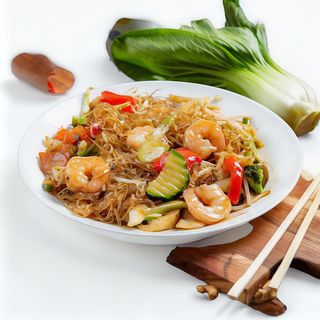 84c. Makaron sojowy z krewetkami i warzywami