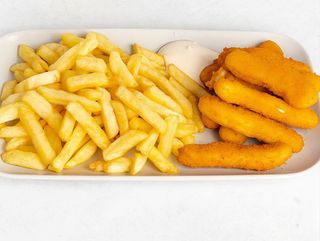 CHICKEN FINGERS Z FRYTKAMI