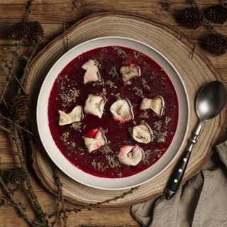 Barszcz czerwony - uszka z nadzieniem z grzybowym