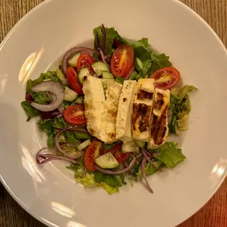 Sałatka z grillowanym halloumi