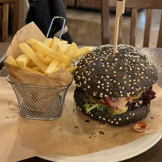 Burger wołowy (100% mięso wołowe Angus)