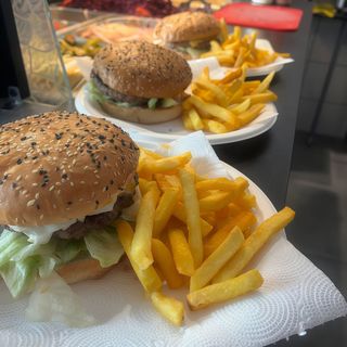 Burger  kurczak 200 gr Plus Pepsi 0.33 