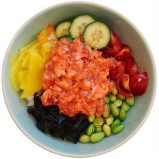 Poke Bowl z tatarem z łososia