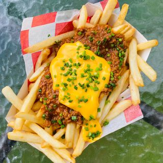 Frytki z sosem z wołowiny 330 g