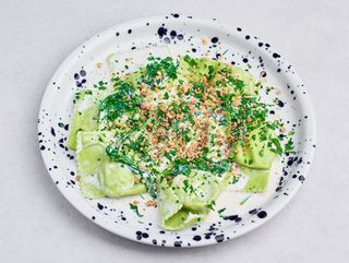 Szpinak w sosie z gorgonzoli i włoskimi orzechami