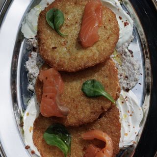 Placki ziemniaczane z łososiem