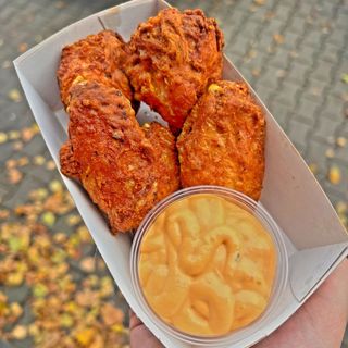 5szt skrzydełek +  sos